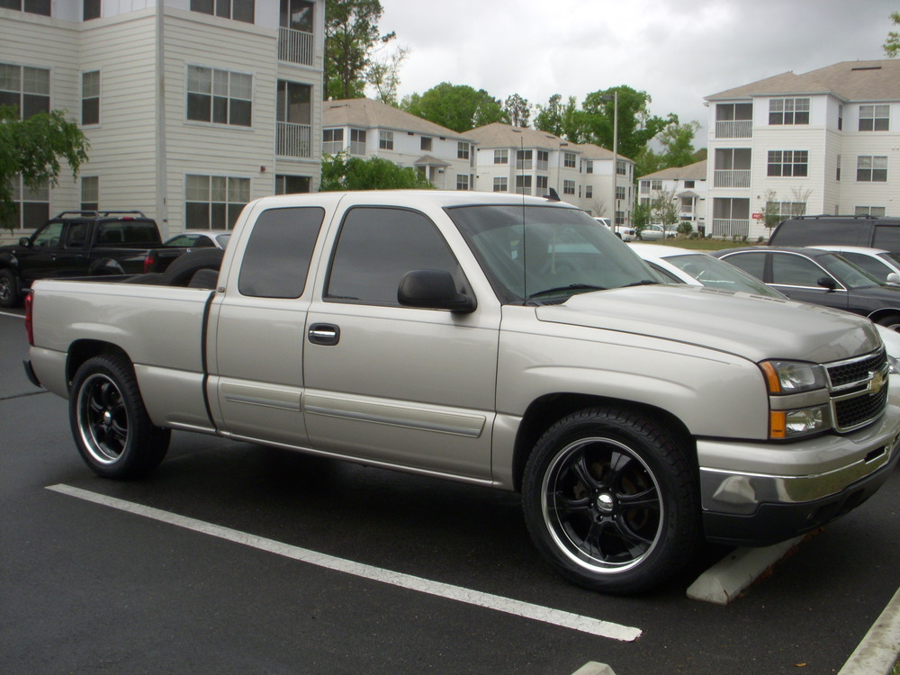 22" Black Boss 315 wheels on a 2006 Silverado 1500 Ext Cab