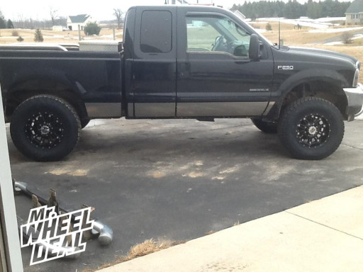 18x9" XD Hoss Gloss Black Wheels with 35x12.50x18 Toyo Open Country AT II Tires on a 2001 Ford F-250 18x9" XD Hoss Gloss Black Wheels with 35x12.50x18 Toyo Open Country AT II Tires on a 2001 Ford F-250