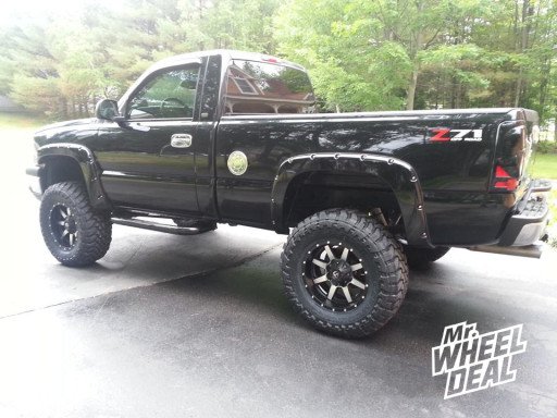 18" Fuel Off Road Maverick Wheels with 35x12.50x18 Toyo Open Country MT Tires on a 2003 Chevy 1500