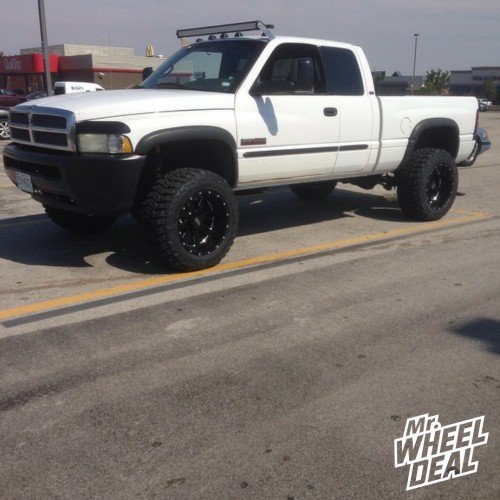 20" Moto Metal 962 Black wheels with 35" Federal Couragia MT tires on a 2002 Ram 2500 20x12" Moto Metal 962 Black wheels with 35x12.50x20 Federal Couragia MT tires on a 2002 Ram 2500