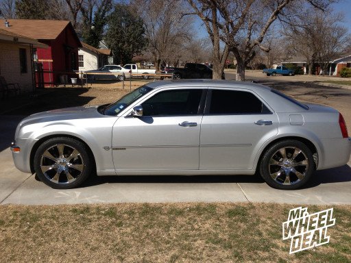 20x8.5" Helo HE874 Chrome with 275/40/20 Capitol Sport UHP Tires on a 2005 Chrysler 300C