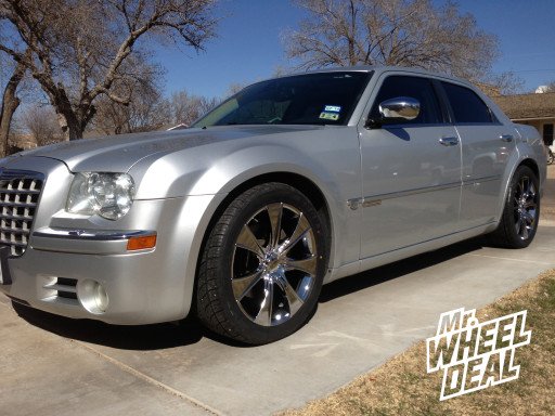 20x8.5" Helo HE874 Chrome with 275/40/20 Capitol Sport UHP Tires on 2005 Chrysler 300C